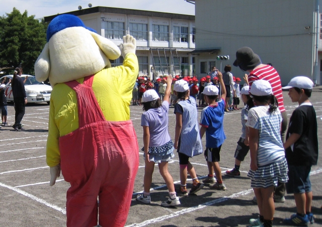 横断歩道の渡り方（低学年）