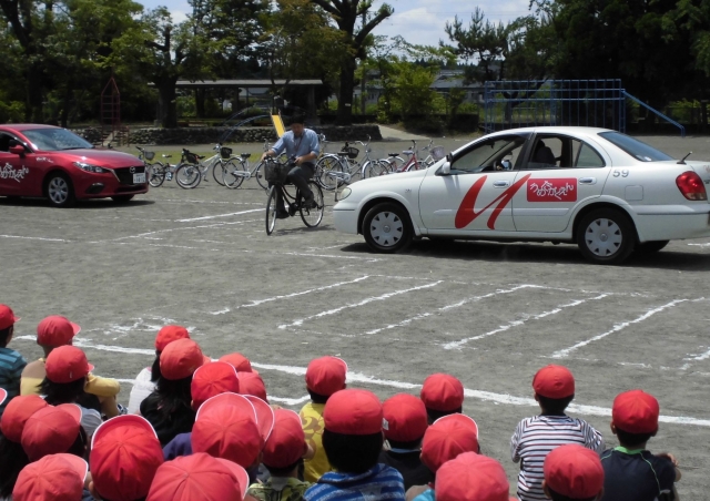 自転車での横断で気を付けること（中学年）