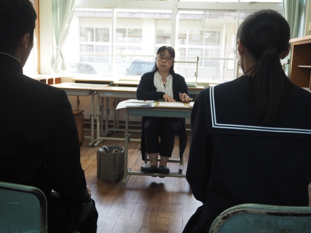 株式会社ダーバン宮崎ソーイング　坂元様による面接の様子