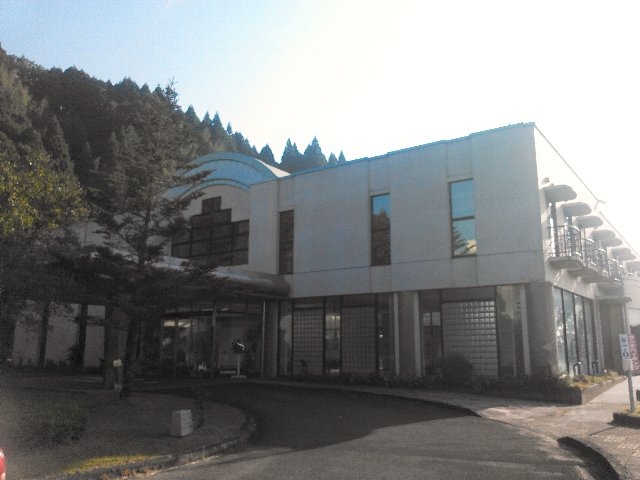 正面から見たえびの市国際交流センターです。