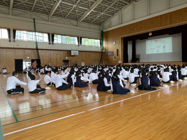 暑い中運動をするとどれくらい汗をかく？